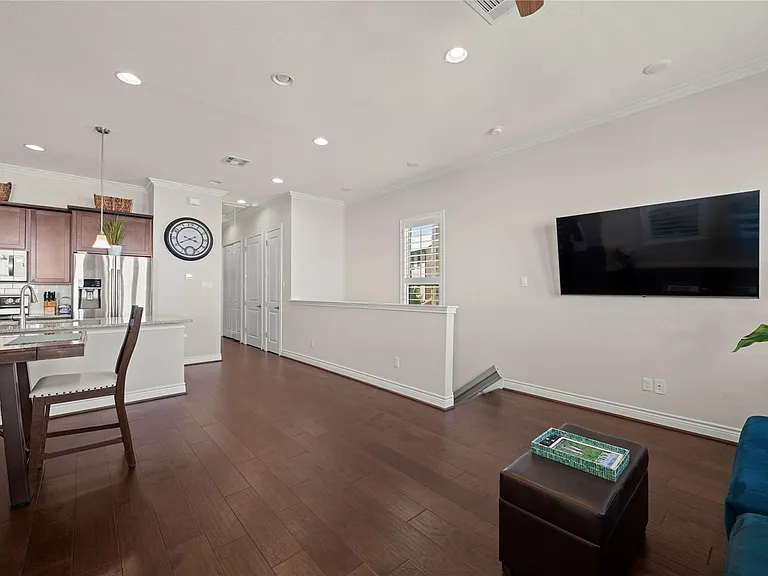 1201 Highknoll Ln — Photo 21