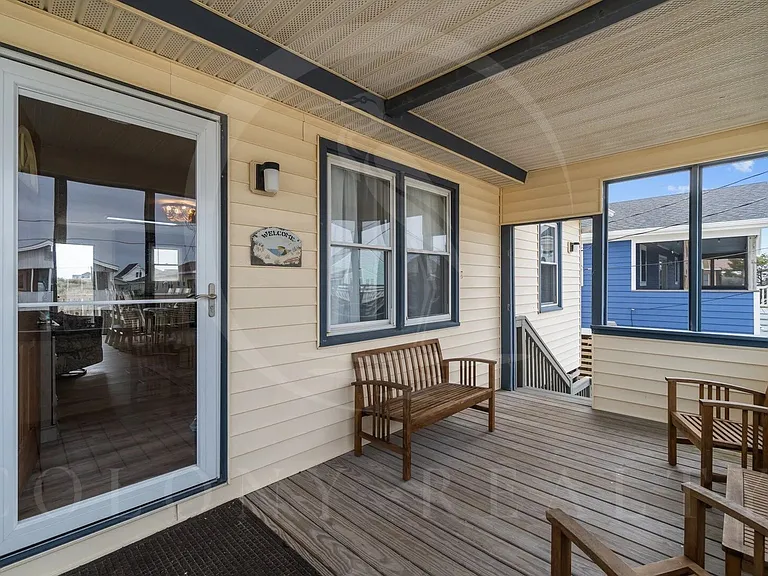 209 E Walker St — Photo 6