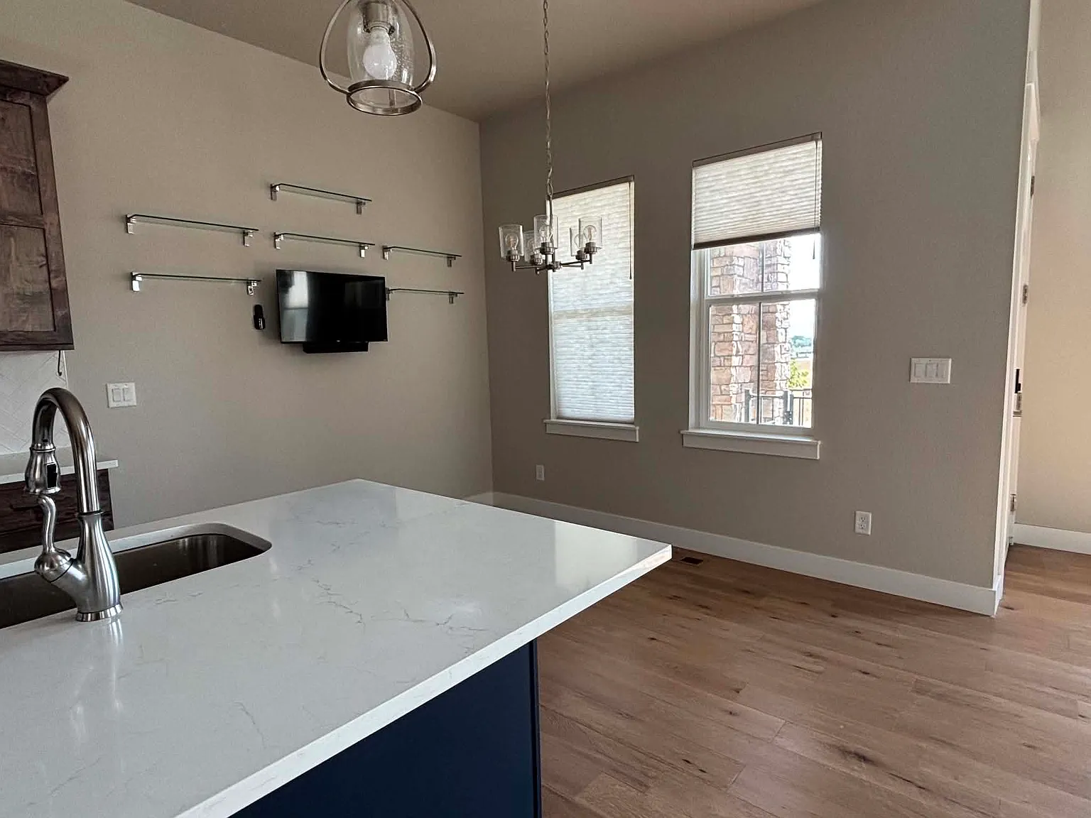 4 bed, 3.5 bath, 3500 sqft, $3,700 — Photo 2