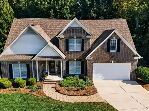 3706 Regents Park Ln, Greensboro, NC 27455
