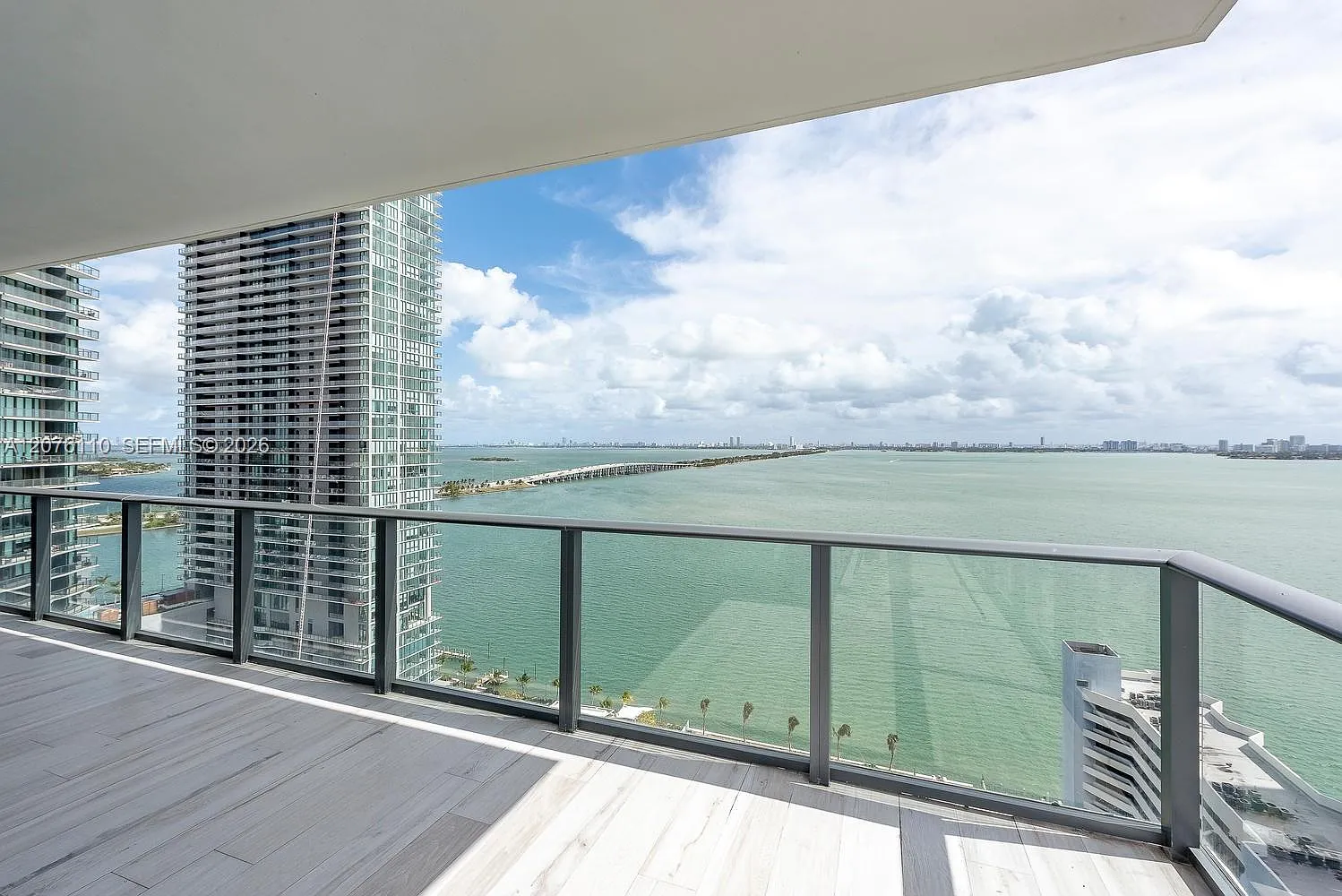 Gran Paraiso Condo — Photo 2