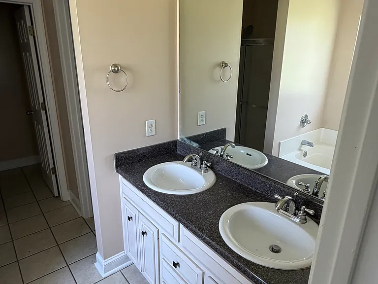116 Huntingdon Dr — Photo 10