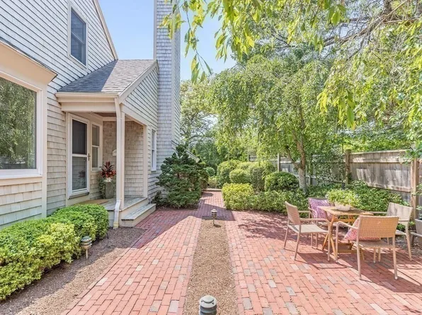 2 Pine Grove Vlg #2, Yarmouth Pt, MA 02675