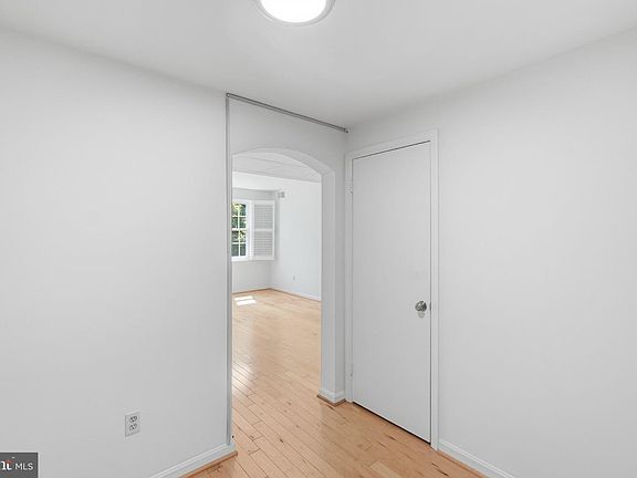2nd image of 1911 Key Blvd APT 564