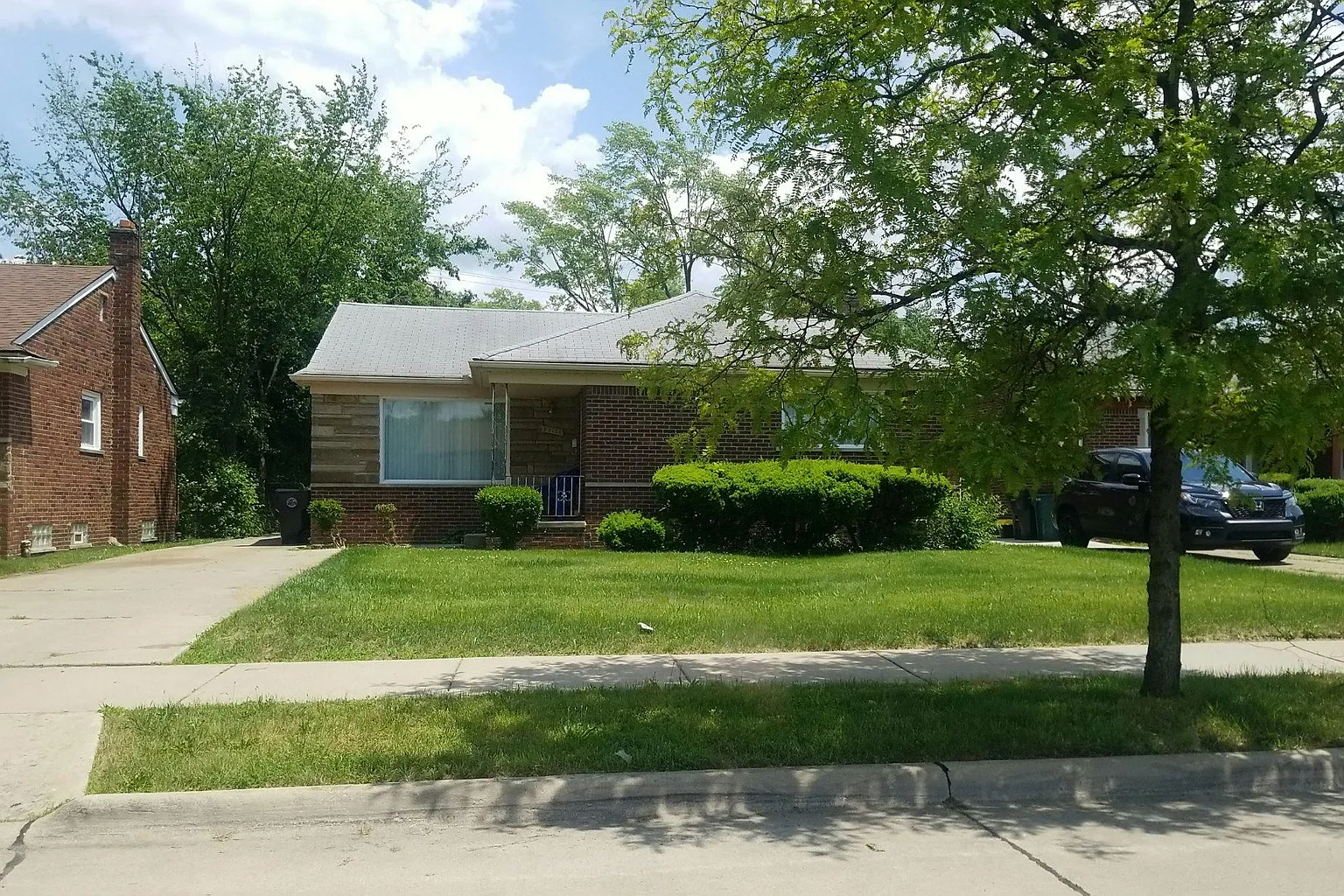 22120 Sussex St photo 1