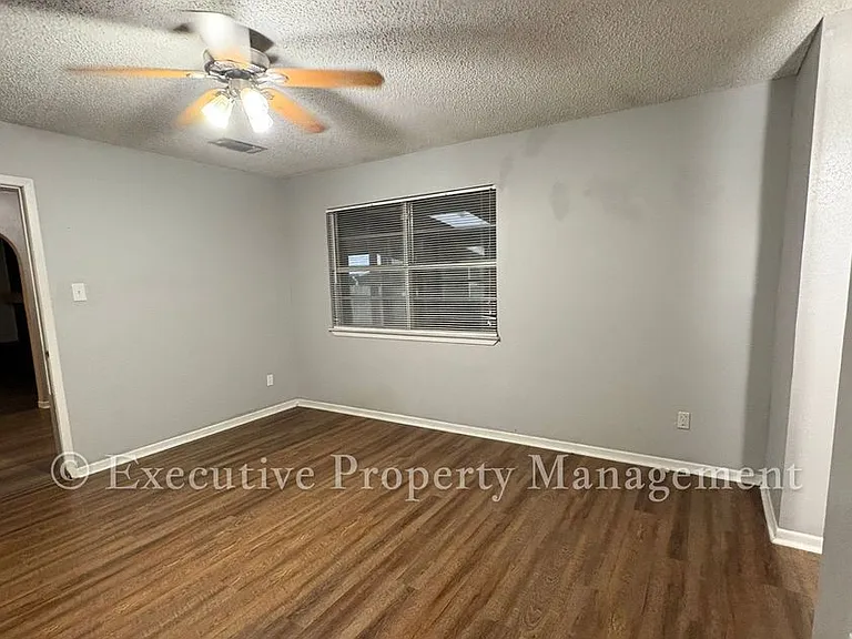410 Jeffrey Ln — Photo 23