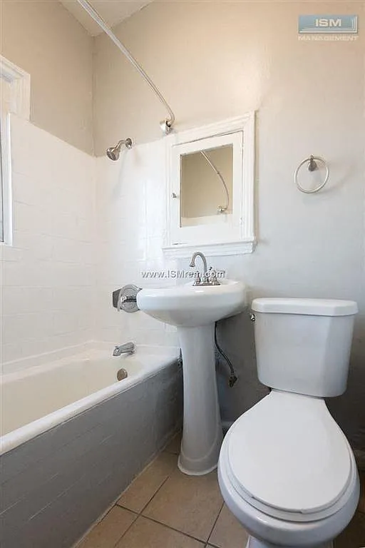 43rd Place Apartments — Photo 3