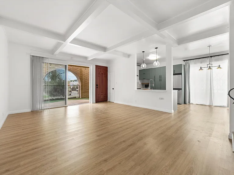 375 E 36th St #6 — Photo 11