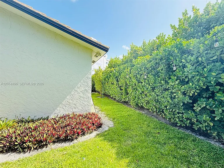 2411 NW 31st St — Photo 42