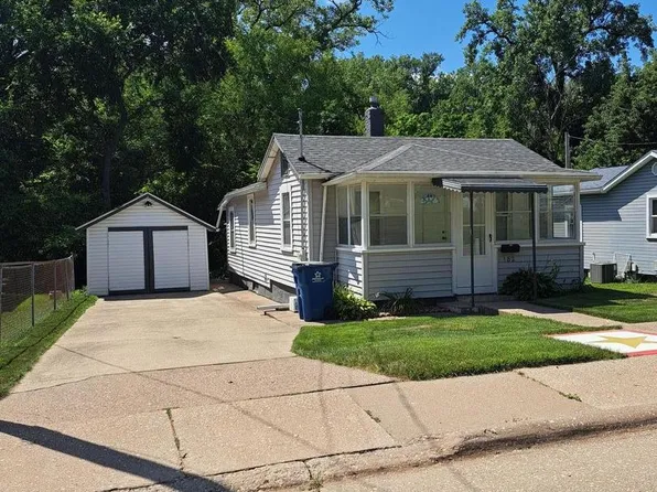 182 Hero St, Silvis, IL 61282