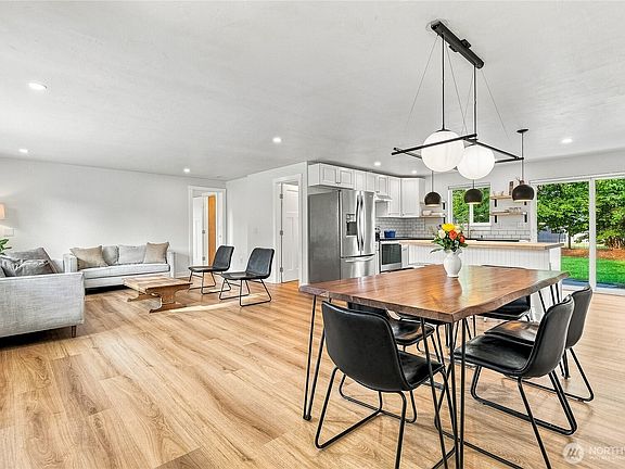 3rd image of 2159 Solara Ln
