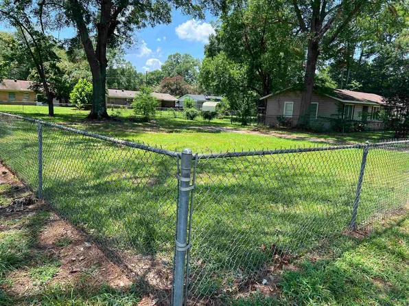 1011 Airport St, Carthage, TX 75633