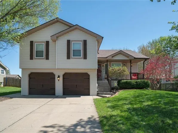 1617 NE Auburn Dr, Lees Summit, MO 64086