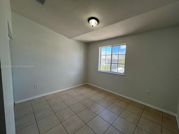 4th image of 1675 SE 9th Ter