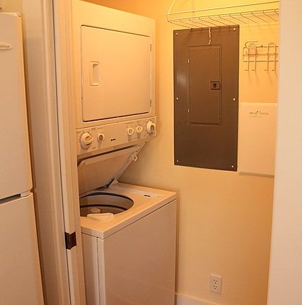 4th image of 142 Shady Brooke Unit 200