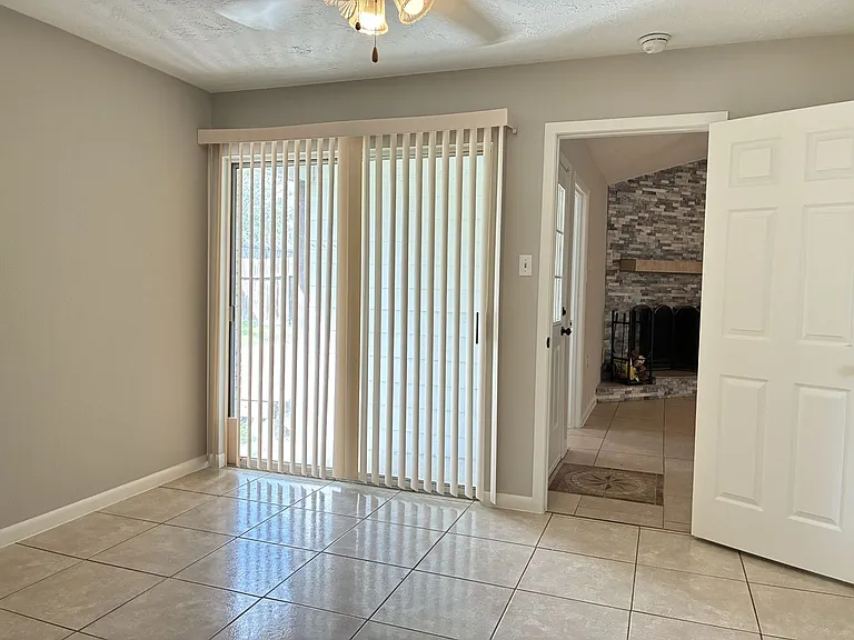 4211 Autumn Meadow Dr — Photo 11
