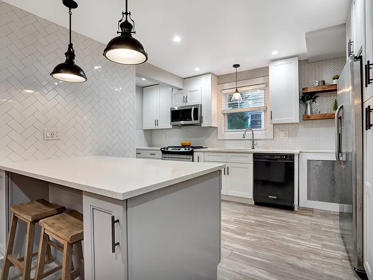 352 Durie Ave — Photo 4