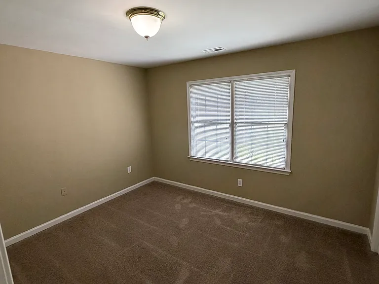 334 W Pointe Dr — Photo 9