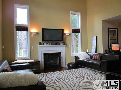 Gas fireplace