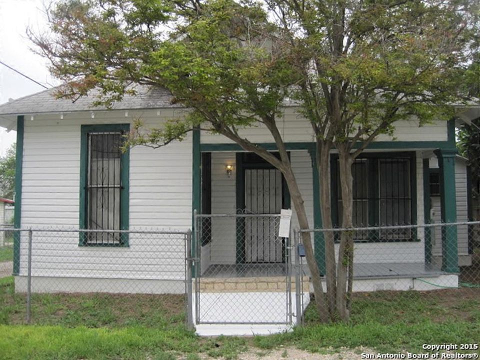 1st image of 304 N Navidad St