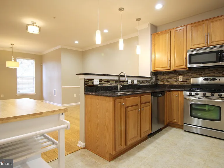 2415 Rainswood Ln — Photo 8