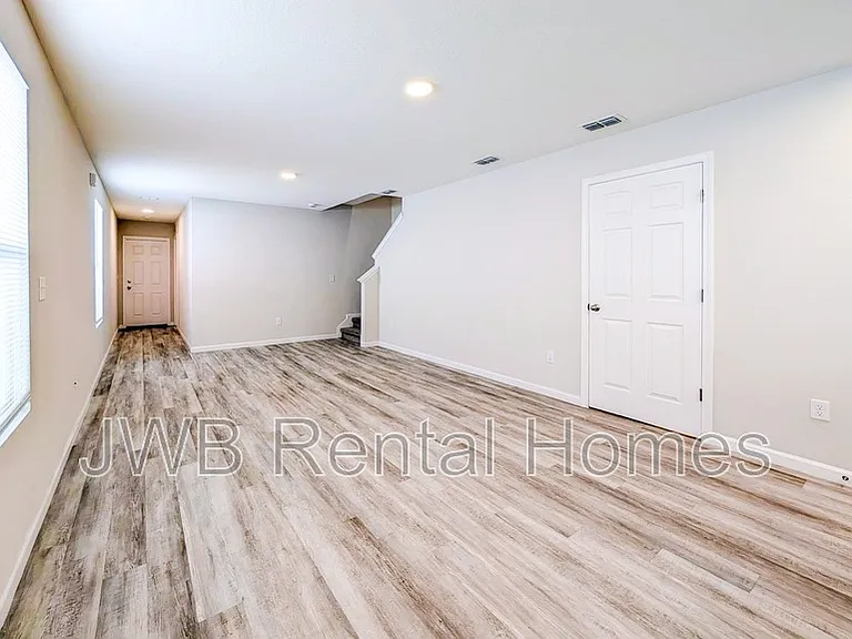 8730 Berry Ave — Photo 4