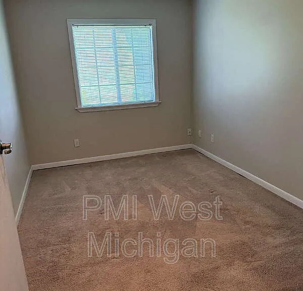 5864 Shaw St #3 — Photo 13