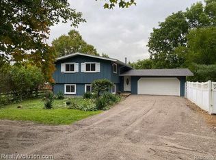 2611 Miller Rd, Metamora, MI 48455