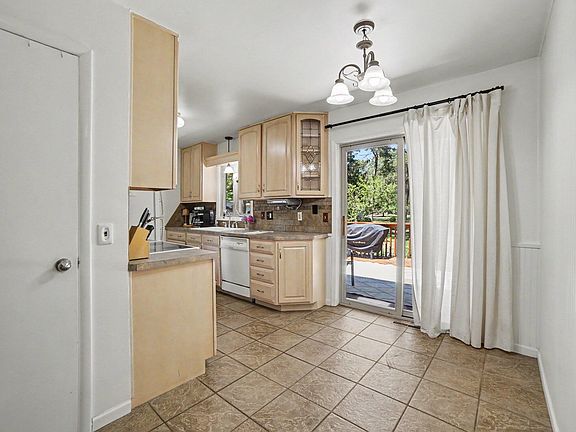 5th image of 2434 Marcoux Ave