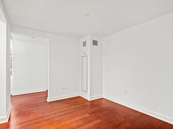 80 Riverside Boulevard image 9 of 22