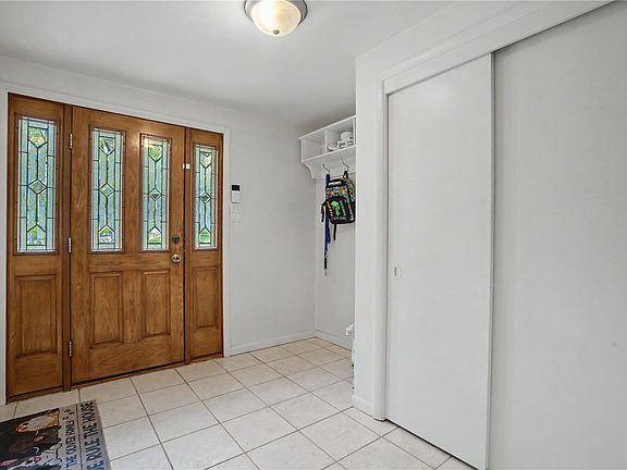 3rd image of 1229 Hertz Dr SE