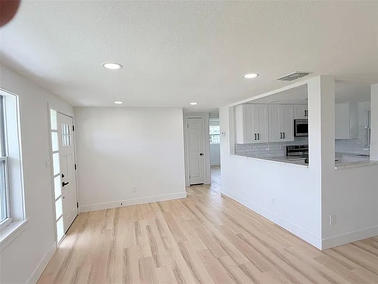 13617 Frances Ave — Photo 4