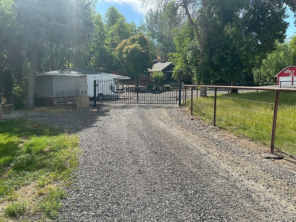 985 E 2450 S - Property Image