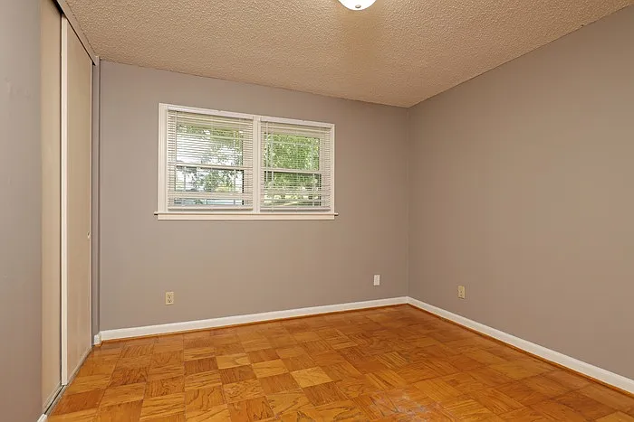 242 Kiefer Dr — Photo 3