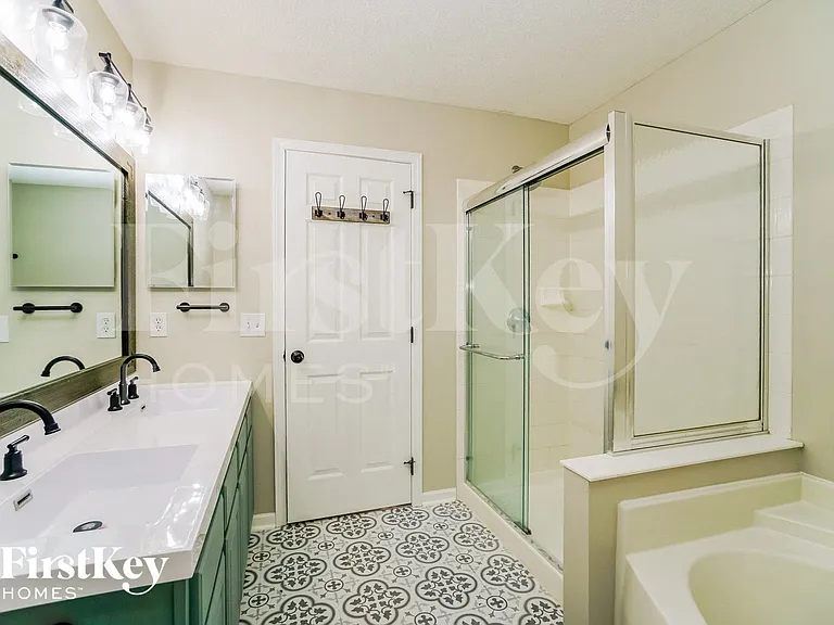 7821 Edgewater Ct — Photo 11