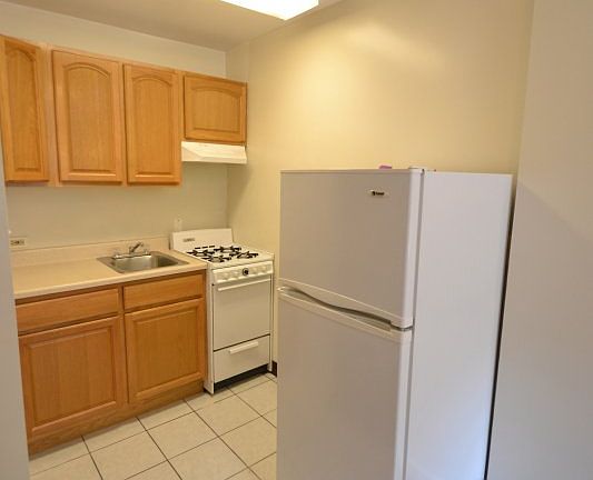 3rd image of 310 W 113th St APT 1B