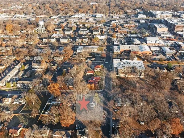 7832 Newton St, Overland Park, KS 66204