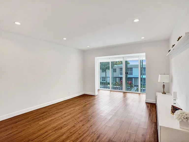 6289 Bay Club Dr — Photo 2