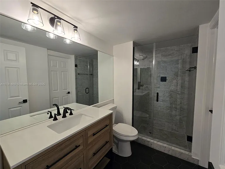 800 Claughton Island Dr #1205 — Photo 5