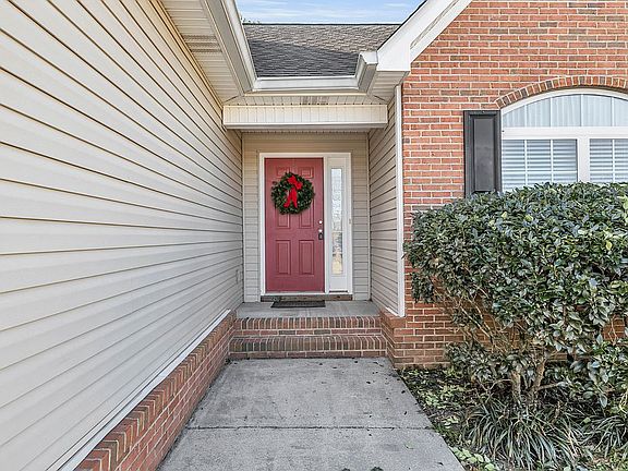 2nd image of 426 Peachtree Cir