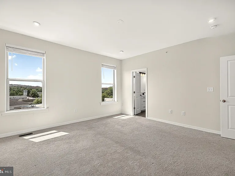 20957 Bluebird Sq — Photo 28
