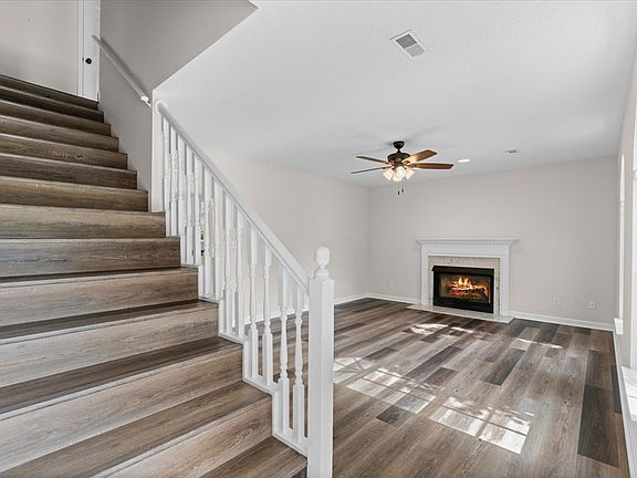 5th image of 1702 White Oak Ln