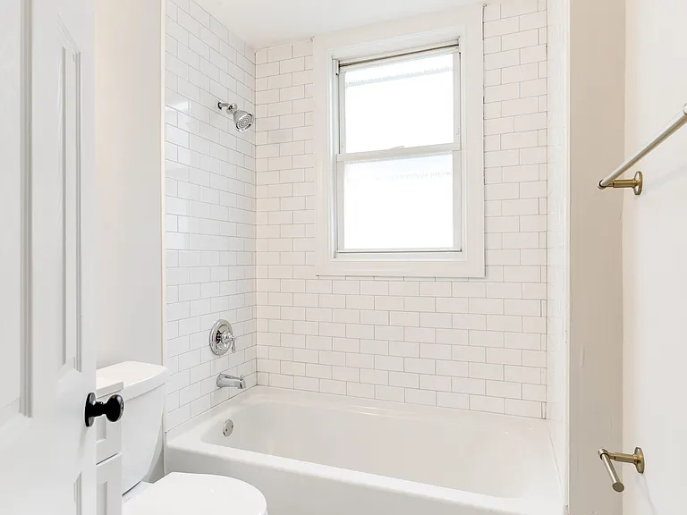 Great Renovated Two Bedroom Apt in the Heart of Church Hill — Photo 20