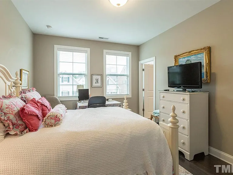 225 Penley Cir — Photo 11
