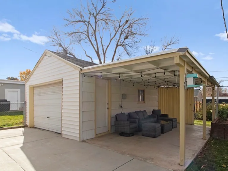 2872 S Imperial St — Photo 12