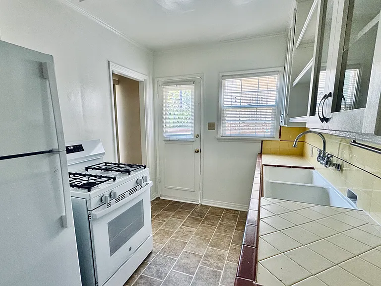 1503 W Alameda Ave #A10 — Photo 7