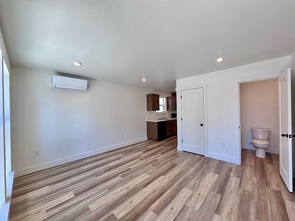 4th image of 5406 NE 34th St #A-4