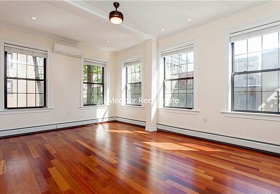 3rd image of 10 E 8th St APT 4