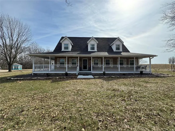 5468 White Oak Dr, Smithton, IL 62285