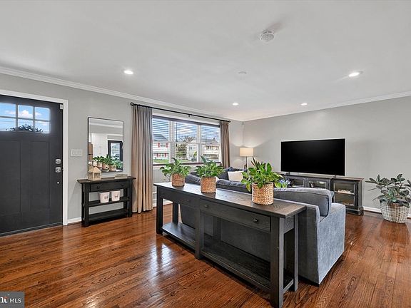 4th image of 1619 Alston Rd